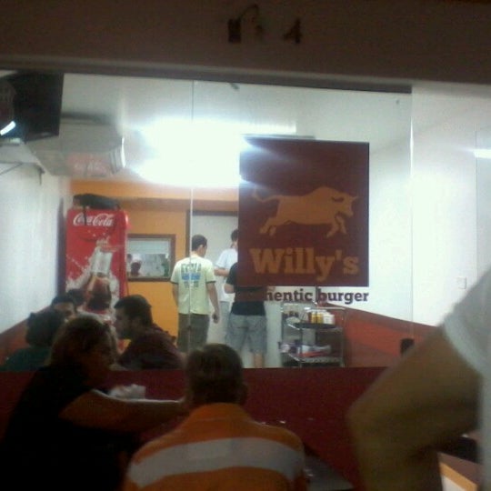 11/11/2012에 Raphael A.님이 Willy&#39;s Authentic Burger에서 찍은 사진