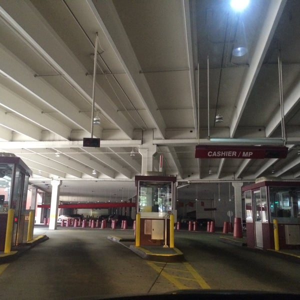 MacArthur Center Parking Garage South Deck Downtown Norfolk 1 tip