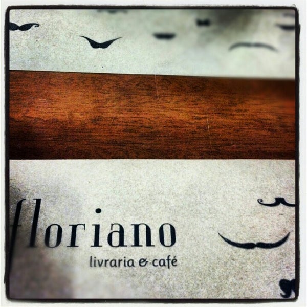 Das Foto wurde bei Floriano | Livraria &amp; Café von Pedro C. am 10/7/2012 aufgenommen