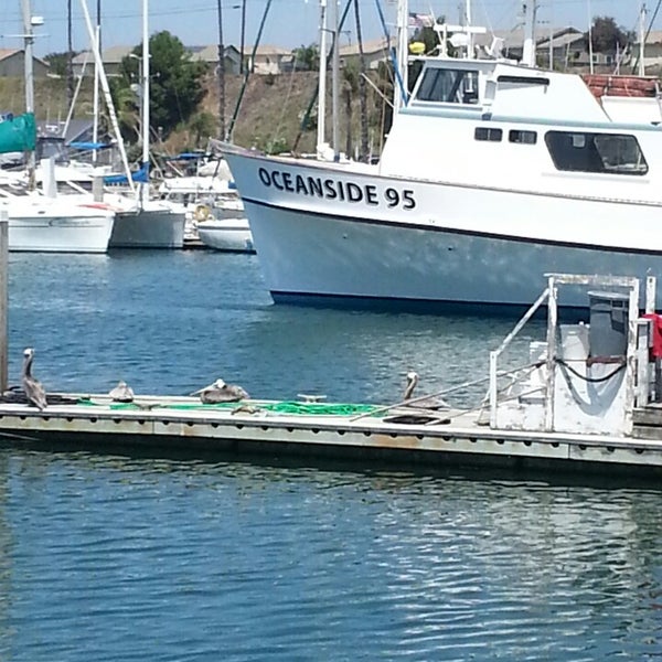 Foto diambil di Harbor Fish and Chips oleh Michele F. pada 8/10/2014