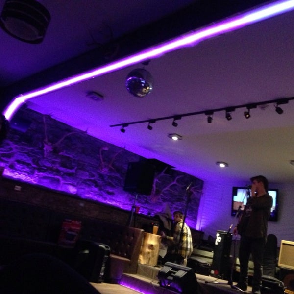 Foto tomada en M Montréal Hostel &amp; Bar  por Viridiana G. el 4/12/2014