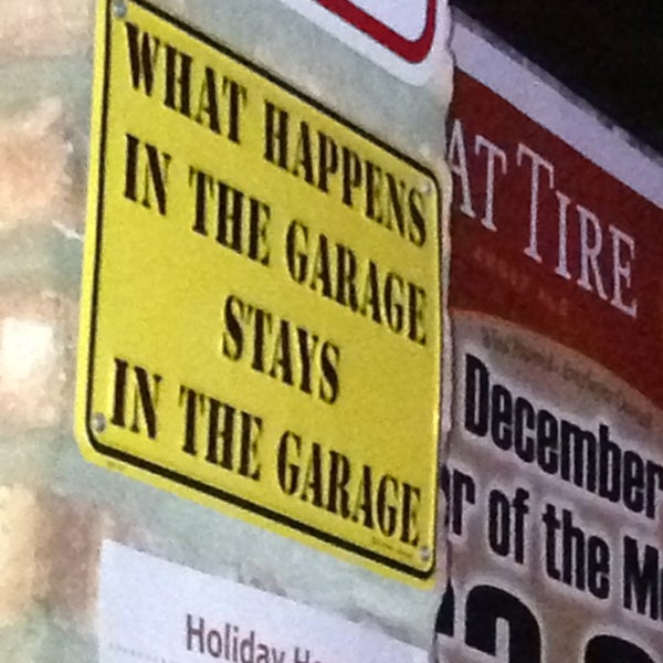Снимок сделан в The Garage Bar &amp; Sandwiches пользователем Renee D. 12/29/2012