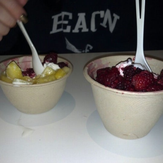 12/9/2012 tarihinde Luis S.ziyaretçi tarafından Wooberry Frozen Yogurt'de çekilen fotoğraf