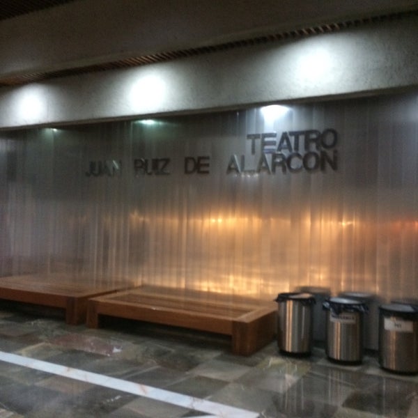 Foto scattata a Teatro Juan Ruiz de Alarcón, Teatro UNAM da Cesar B. il 8/13/2016
