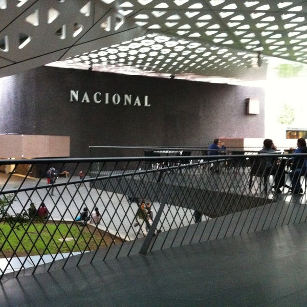 รูปภาพถ่ายที่ Cineteca Nacional โดย Cesar B. เมื่อ 6/29/2015