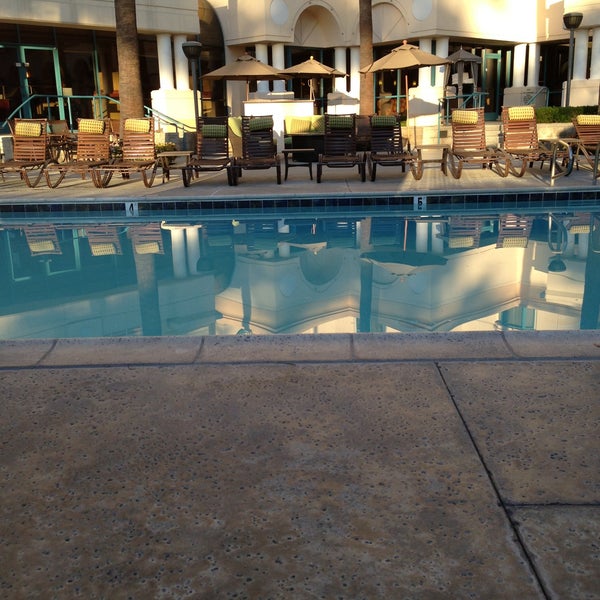 รูปภาพถ่ายที่ Costa Mesa Marriott โดย Alex N. เมื่อ 4/20/2013