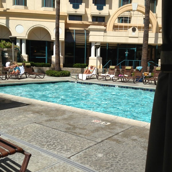 รูปภาพถ่ายที่ Costa Mesa Marriott โดย Alex N. เมื่อ 6/14/2013