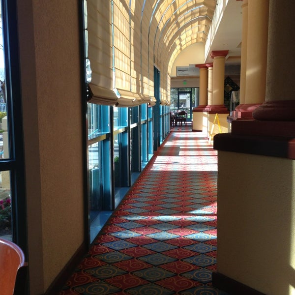 รูปภาพถ่ายที่ Costa Mesa Marriott โดย Alex N. เมื่อ 1/6/2013