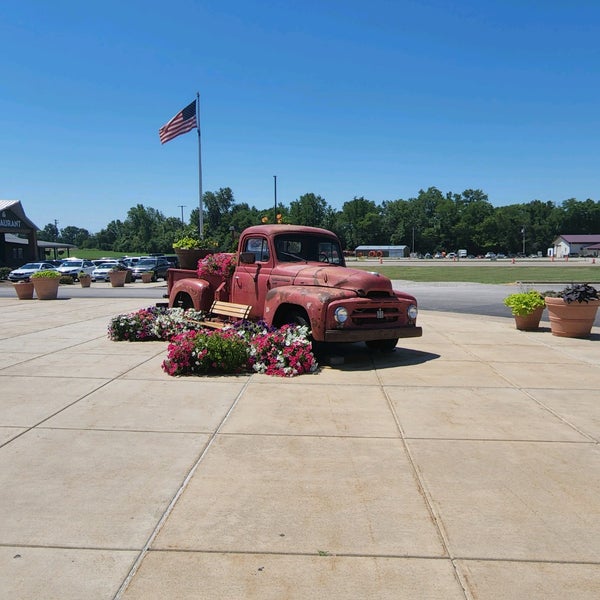 Photo taken at Eckert&#39;s Belleville Country Store &amp; Farm by Mark M. on 6/21/2022