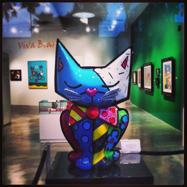 Photo taken at Britto Central Gallery by Felipe H. on 12/25/2012