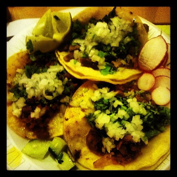 9/26/2012 tarihinde Vanessa V.ziyaretçi tarafından Tacos El Chilango'de çekilen fotoğraf