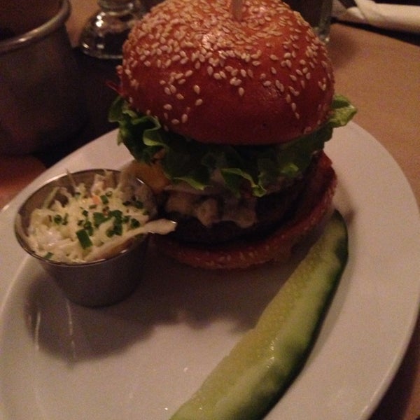 Foto scattata a BLT Burger da Nathan B. il 2/28/2014