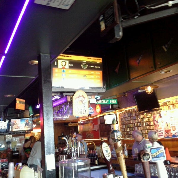 7/18/2013 tarihinde Jerry H.ziyaretçi tarafından Peanuts Sports Bar &amp; Grill.'de çekilen fotoğraf