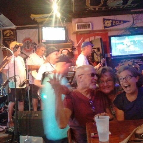 Foto scattata a Peanuts Sports Bar &amp; Grill. da Jerry H. il 8/21/2014