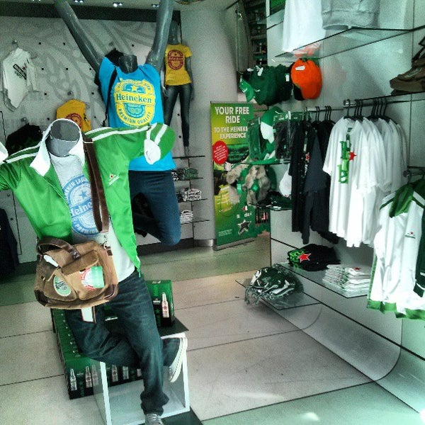 รูปภาพถ่ายที่ Heineken Brand Store โดย Thibault L. เมื่อ 4/23/2013