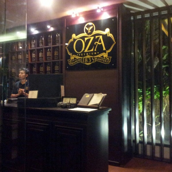 Foto tomada en OZA Tea House  por Roby Y. el 4/25/2014