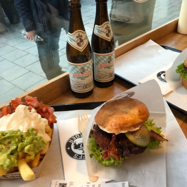 Foto scattata a Ruff&#39;s Burger Marienplatz da Nikole K. il 3/27/2018