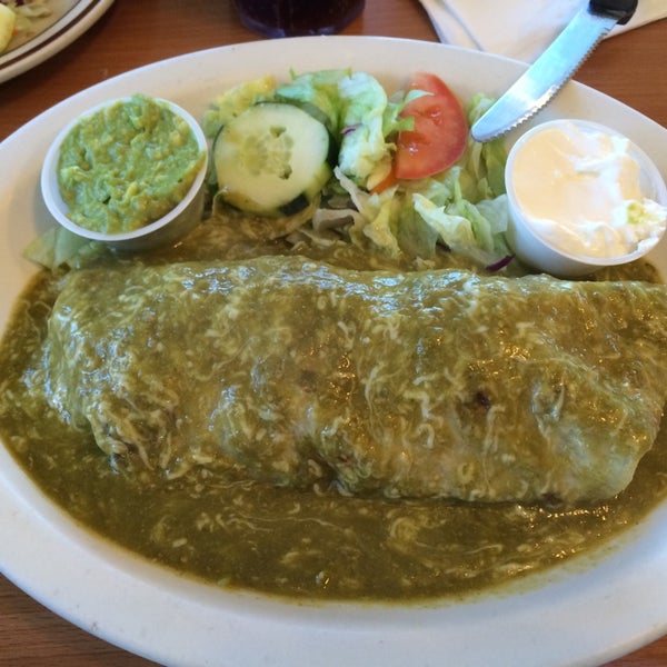 Foto tirada no(a) El Mexicali Cafe por Beth M. em 6/19/2014