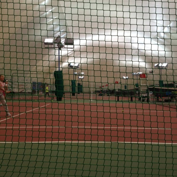 รูปภาพถ่ายที่ Академия тенниса Александра Островского โดย Юлия Ш. เมื่อ 2/1/2013