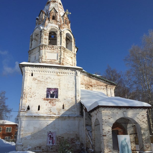 Колокольня Успенского монастыря с курантами