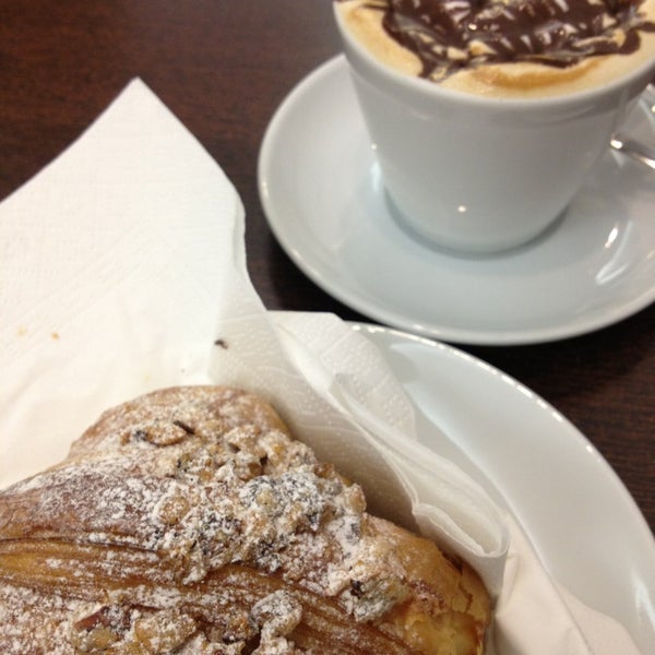Das Foto wurde bei La Nevateria &quot;Sweets &amp; Coffee&quot; von Dani P. am 12/24/2012 aufgenommen