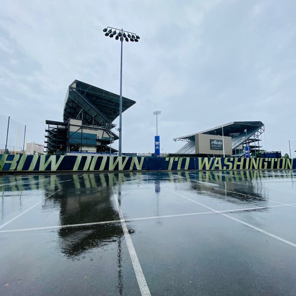 Das Foto wurde bei Alaska Airlines Field at Husky Stadium von Julie S. am 9/23/2020 aufgenommen