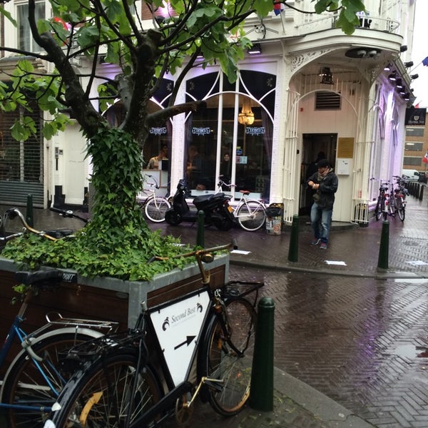 Photo prise au Café Cremers par Zeynep A. le5/8/2014