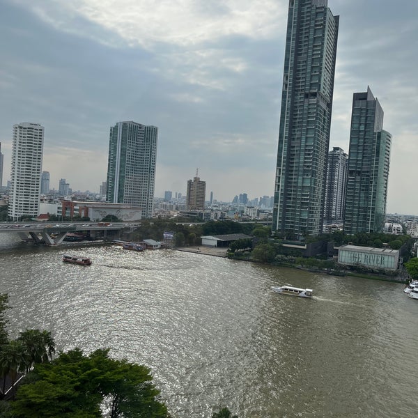Foto diambil di Shangri-La Hotel, Bangkok oleh Meow T. pada 11/5/2022