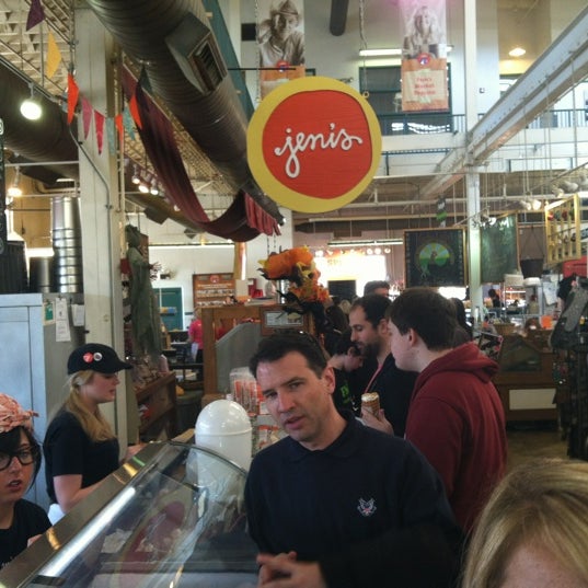 Das Foto wurde bei Jeni&#39;s Splendid Ice Creams von Stacy F. am 10/21/2012 aufgenommen