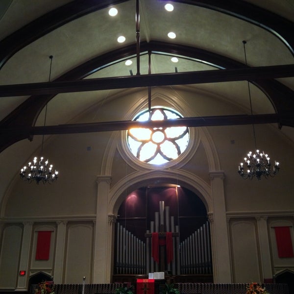 Foto diambil di Saint Mark United Methodist Church of Atlanta oleh Stacy F. pada 6/9/2013