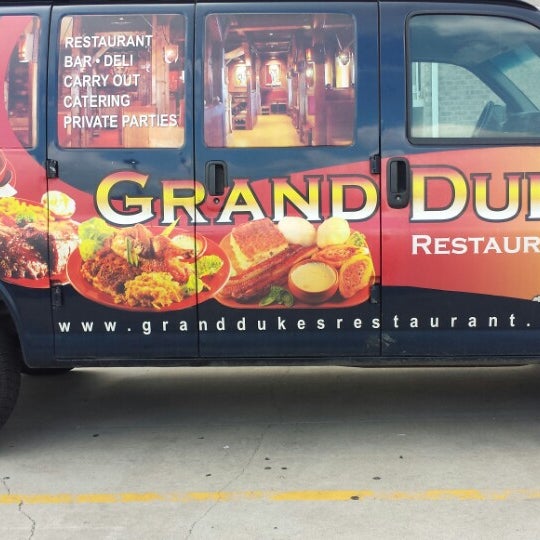 รูปภาพถ่ายที่ Grand Duke&#39;s Restaurant โดย phil w. เมื่อ 8/6/2013
