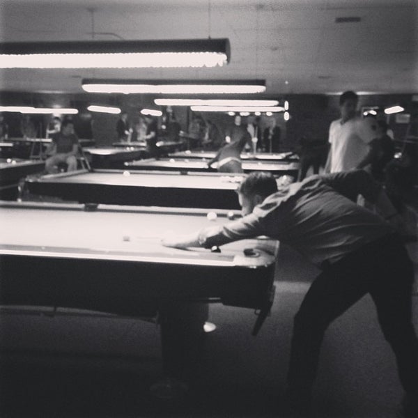 รูปภาพถ่ายที่ House of Billiards Santa Monica โดย Sha N. เมื่อ 2/2/2013