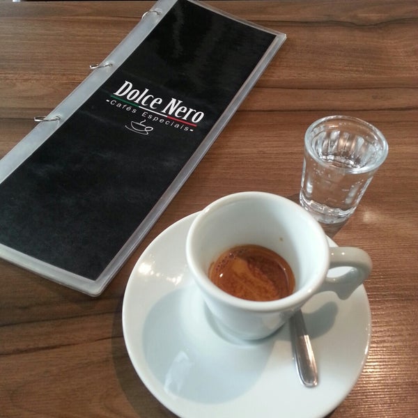 12/2/2014 tarihinde Letter S.ziyaretçi tarafından Dolce Nero Cafés'de çekilen fotoğraf