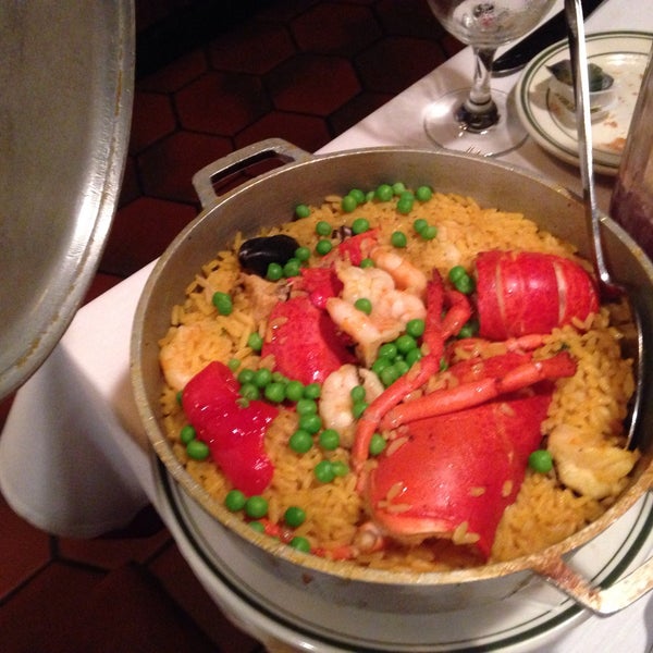 Das Foto wurde bei Sevilla Restaurant von micilin o. am 3/16/2016 aufgenommen
