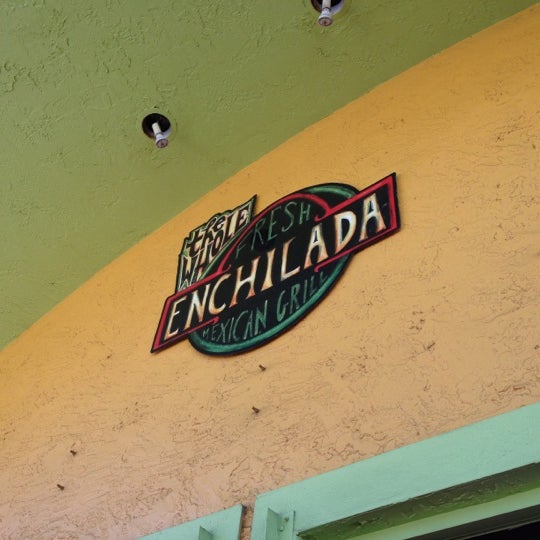 Das Foto wurde bei The Whole Enchilada Fresh Mexican Grill von Christine G. am 9/30/2012 aufgenommen