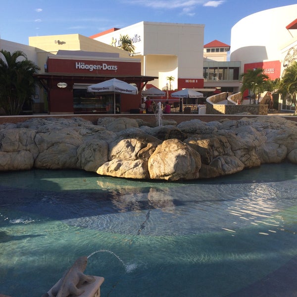 รูปภาพถ่ายที่ La Isla Acapulco Shopping Village โดย Samantra A. เมื่อ 12/10/2014