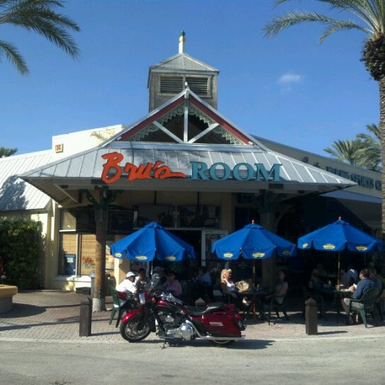 Photo taken at Bru&#39;s Room Sports Grill - Delray Beach by Tony V. on 11/25/2012