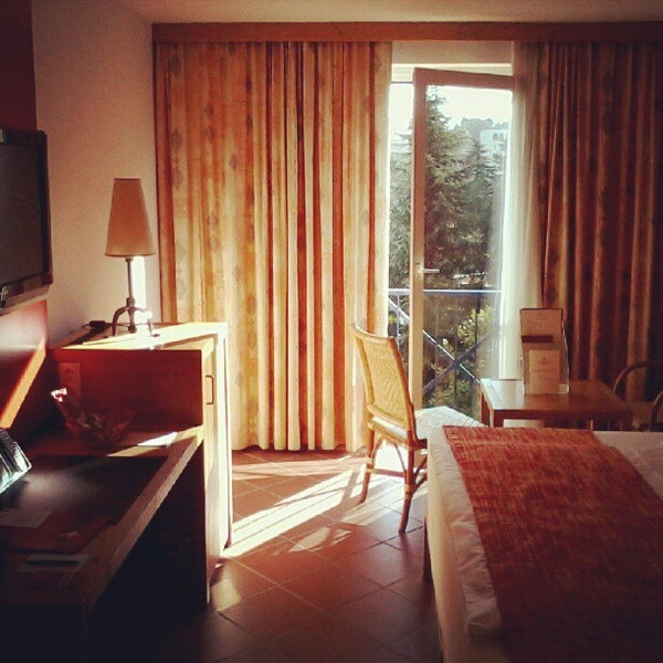 12/19/2012 tarihinde Gábor P.ziyaretçi tarafından Rogner Hotel Tirana'de çekilen fotoğraf