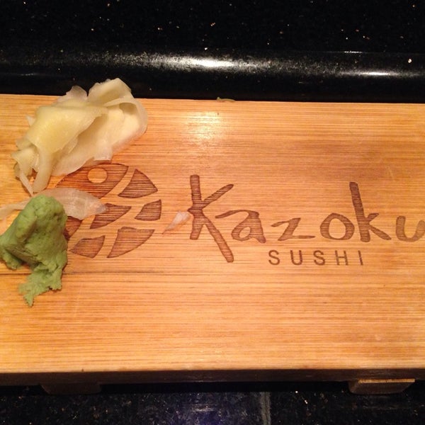 Foto tirada no(a) Kazoku Sushi por Brad C. em 12/5/2013