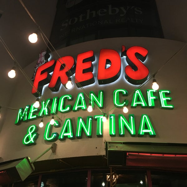 รูปภาพถ่ายที่ Fred&#39;s Mexican Cafe โดย Darren C. เมื่อ 10/20/2016