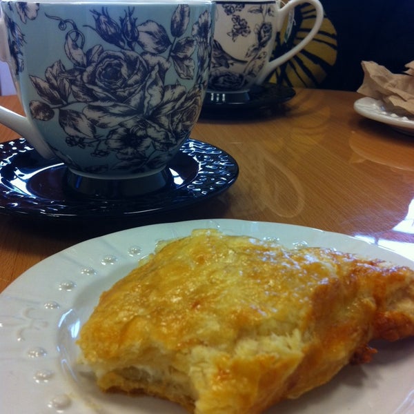 Photo taken at Ma Boulangerie by Jessie D. on 4/6/2014