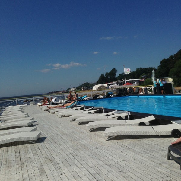 รูปภาพถ่ายที่ Juicy Beach โดย Oleg เมื่อ 7/29/2013