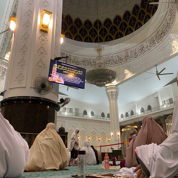 4/26/2021 tarihinde Capyqaziyaretçi tarafından Masjid KLIA (Sultan Abdul Samad Mosque)'de çekilen fotoğraf