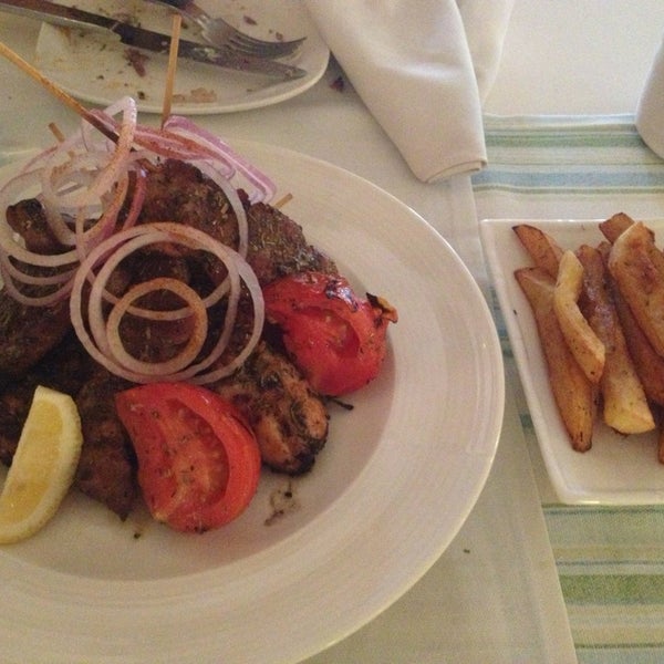 Foto tirada no(a) Elia Greek Restaurant por Laurent B. em 4/24/2015
