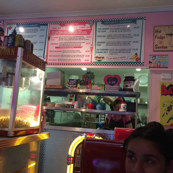 Foto tirada no(a) Doughbox Diner por Ahmad R. em 3/7/2015