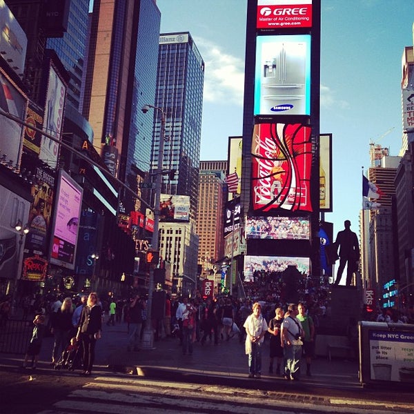 6/28/2013 tarihinde Анастасия Г.ziyaretçi tarafından Broadway @ Times Square Hotel'de çekilen fotoğraf