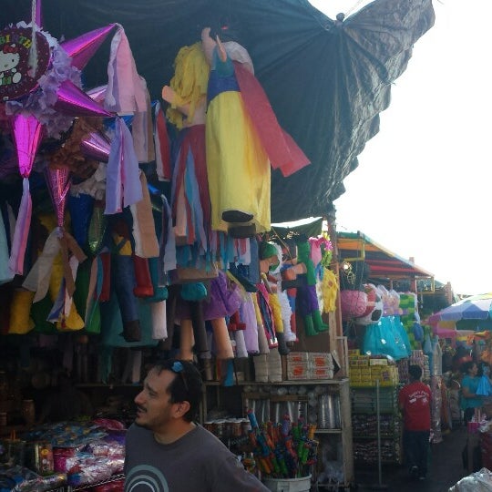 Foto tirada no(a) Piñata District - Los Angeles por Nathan R. em 7/3/2015