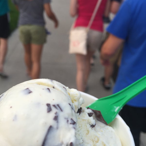 รูปภาพถ่ายที่ Glacé Artisan Ice Cream โดย Noah B. เมื่อ 6/30/2015