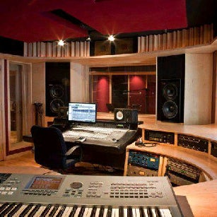 Photo prise au Premier Studios par Demi D. le12/13/2012
