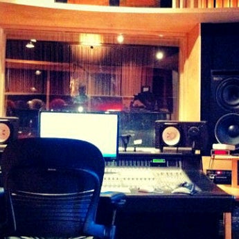 Photo prise au Premier Studios par Demi D. le12/12/2012